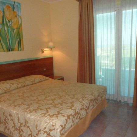 Hotel Parco Degli Ulivi Scerne Экстерьер фото