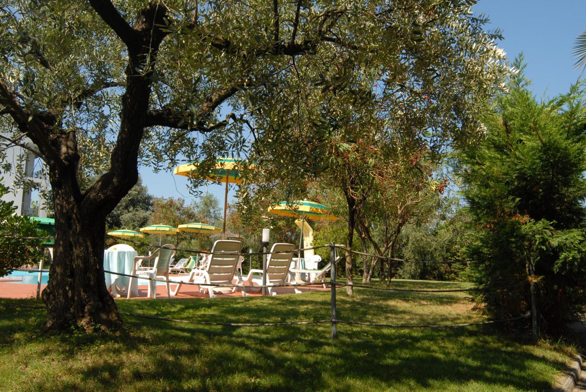 Hotel Parco Degli Ulivi Scerne Экстерьер фото