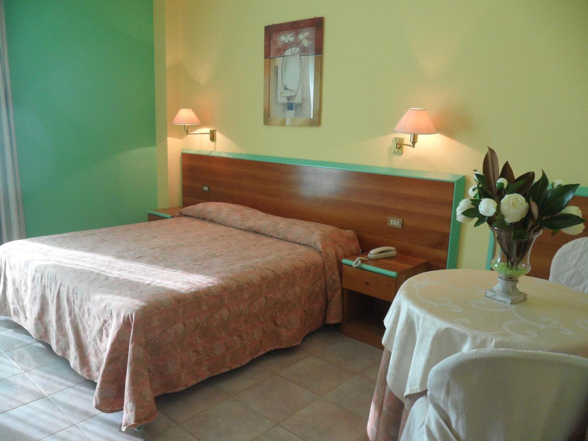 Hotel Parco Degli Ulivi Scerne Экстерьер фото