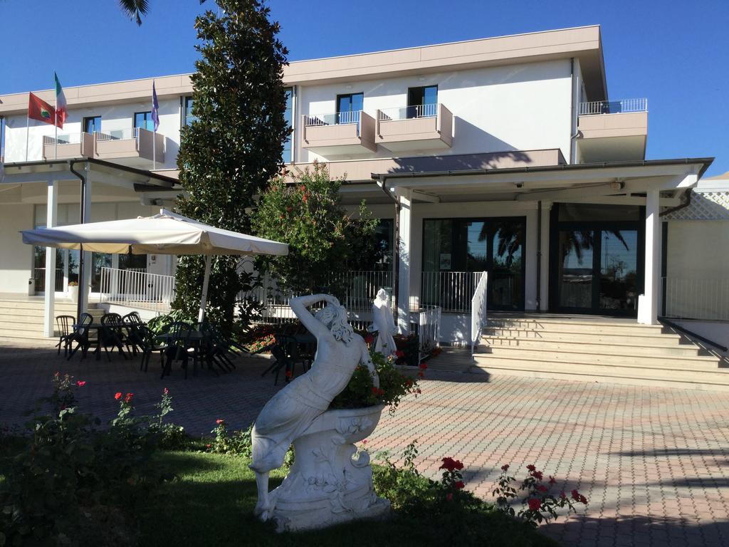 Hotel Parco Degli Ulivi Scerne Экстерьер фото
