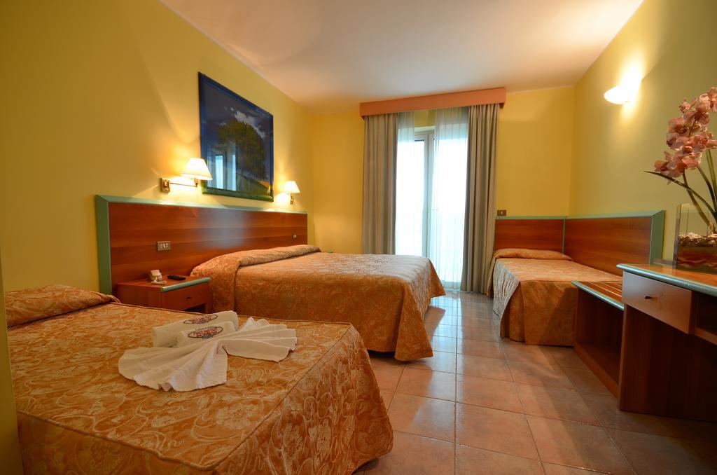 Hotel Parco Degli Ulivi Scerne Экстерьер фото