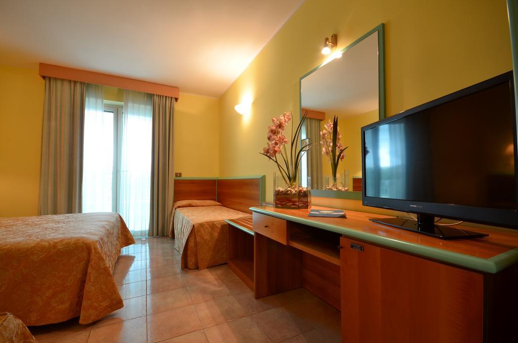 Hotel Parco Degli Ulivi Scerne Экстерьер фото