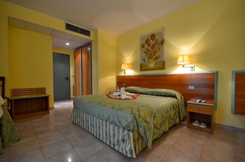 Hotel Parco Degli Ulivi Scerne Экстерьер фото