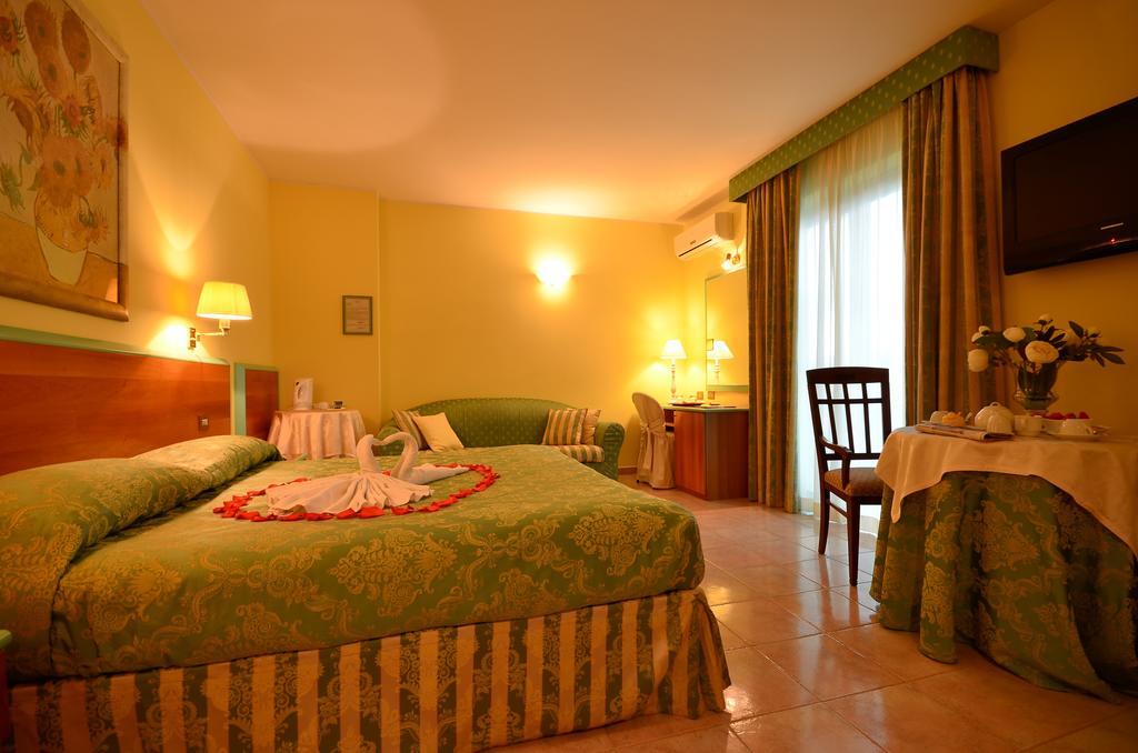 Hotel Parco Degli Ulivi Scerne Экстерьер фото