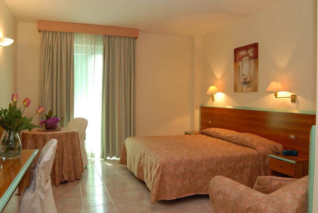 Hotel Parco Degli Ulivi Scerne Экстерьер фото