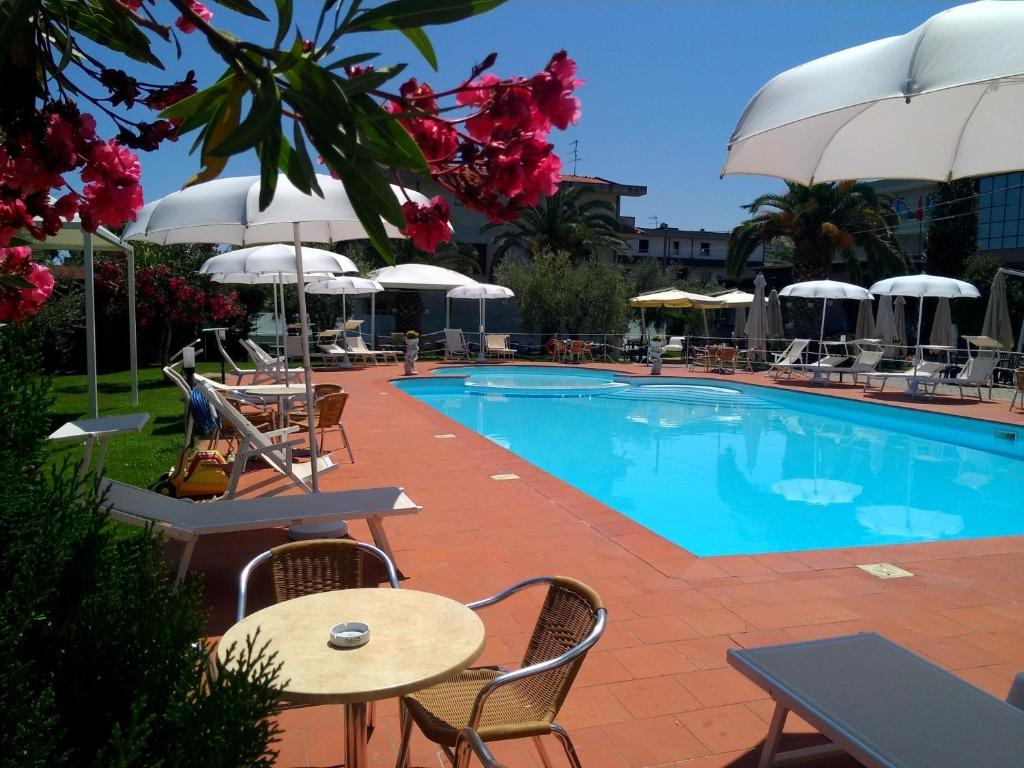 Hotel Parco Degli Ulivi Scerne Экстерьер фото
