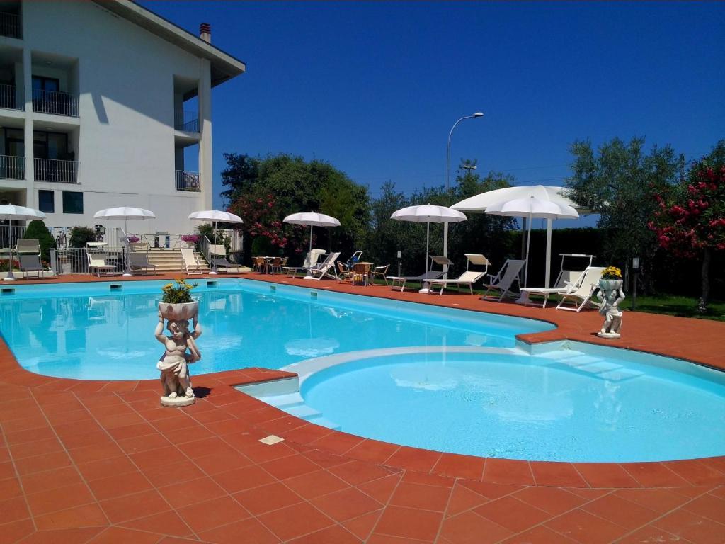 Hotel Parco Degli Ulivi Scerne Экстерьер фото